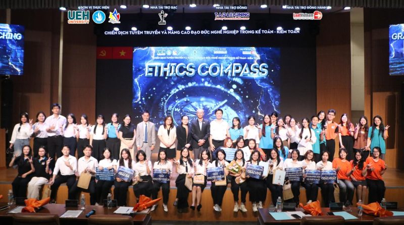 T.A.D Learning trao học bổng trong Chung kết Ethics Compass 2025 tại UEH T.A.D Learning trao học bổng trong Chung kết Ethics Compass 2025 tại UEH